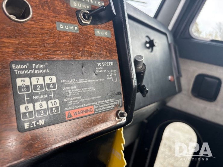 peterbilt-385-image-42