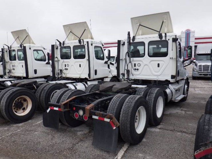 freightliner-cascadia-126-image-9