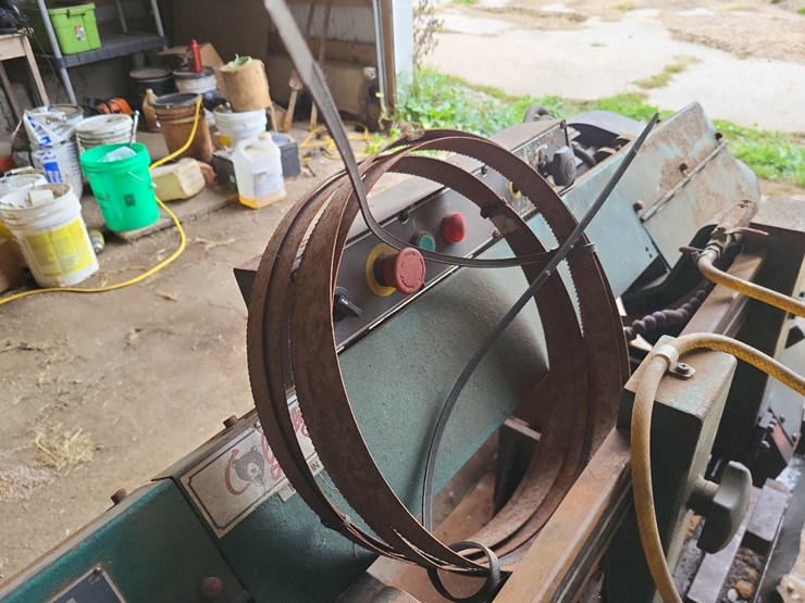 grizzley-69744--band-saw-on-wheels-w/coolant-image-12