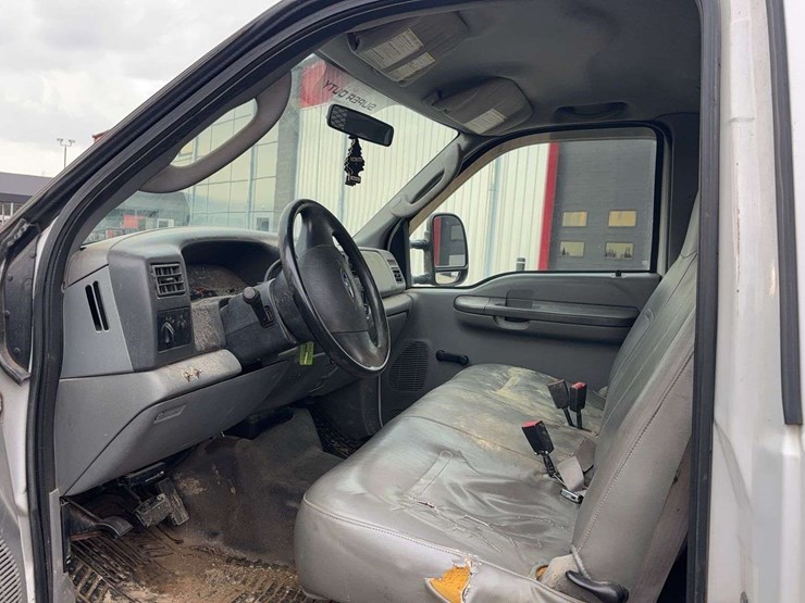 2004-ford-f350-image-22