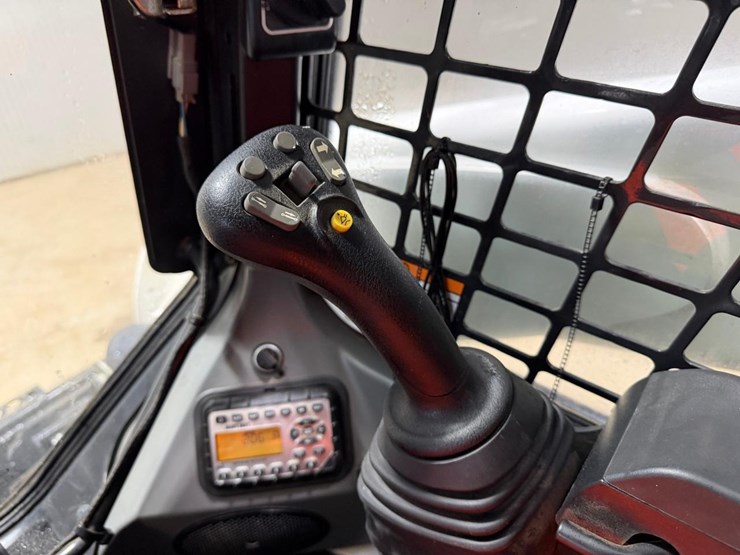 2022-bobcat-t66-image-28