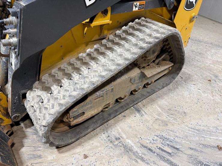 2021-deere-317g-image-12