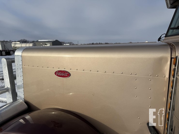 2004-peterbilt-379-image-29
