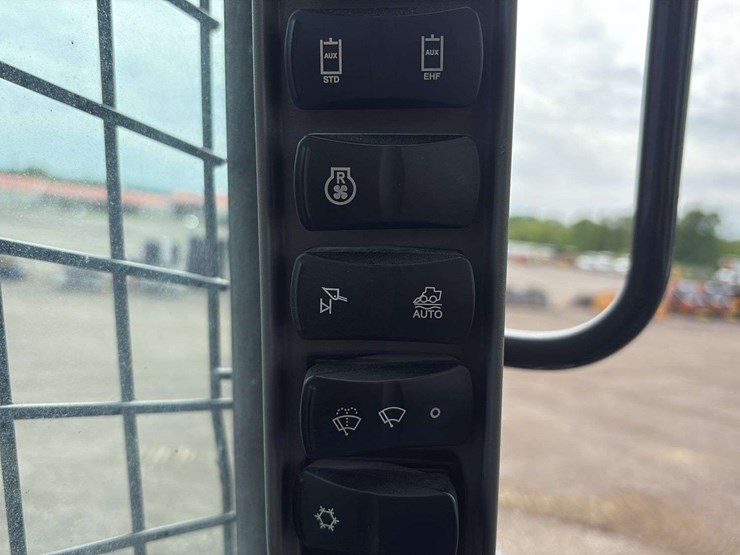 2022-new-holland-c362-image-51