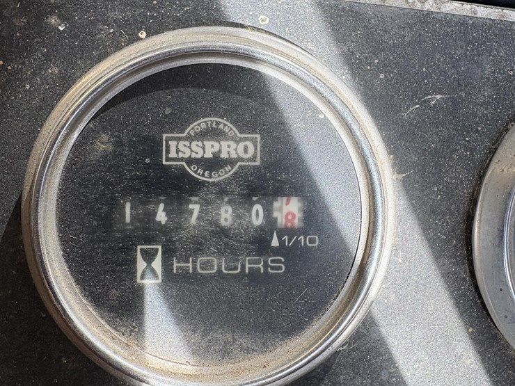 1968-caterpillar-v200b-image-17