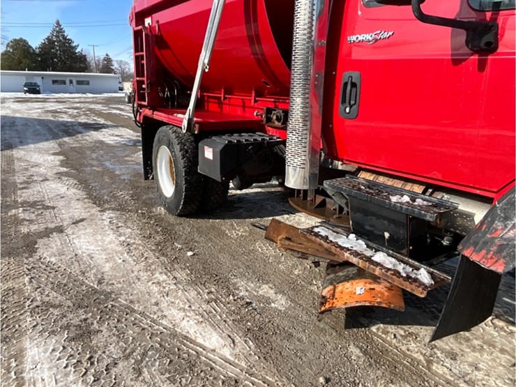 international-7400-image-8