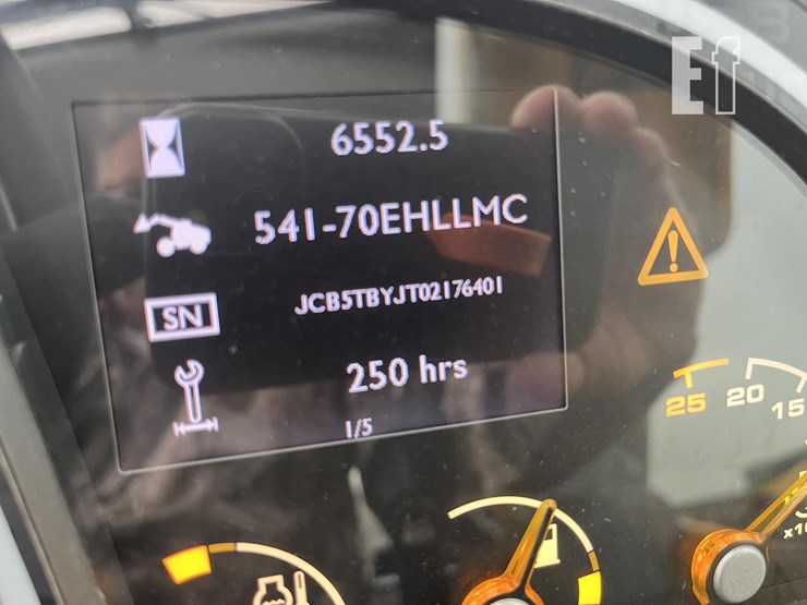 jcb-541-70-agri-plus-image-27