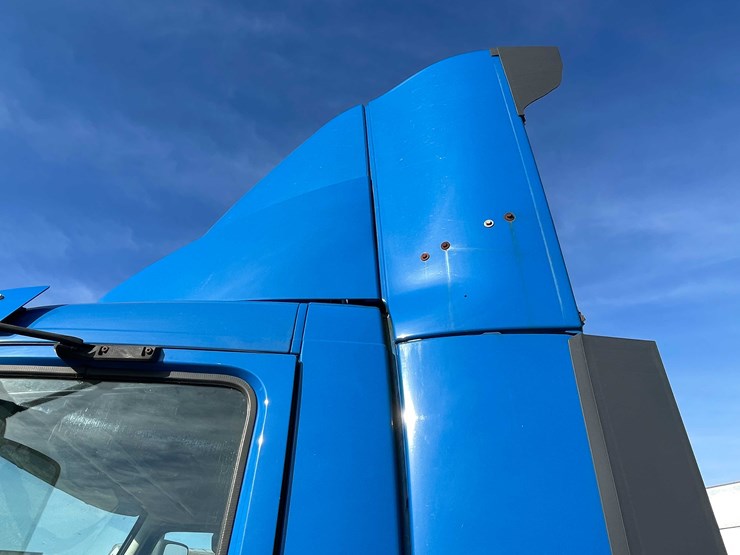 #202-•-2015-volvo-semi-tractor-(has-wi-title)-(denmark,-wi)-image-20