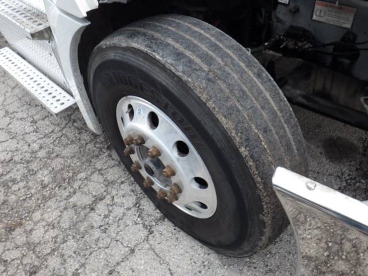 freightliner-cascadia-126-image-21