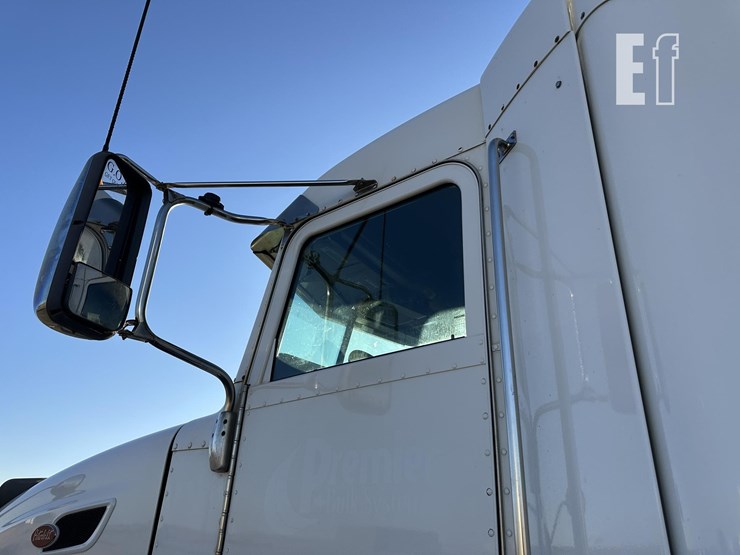 2014-peterbilt-386-image-17