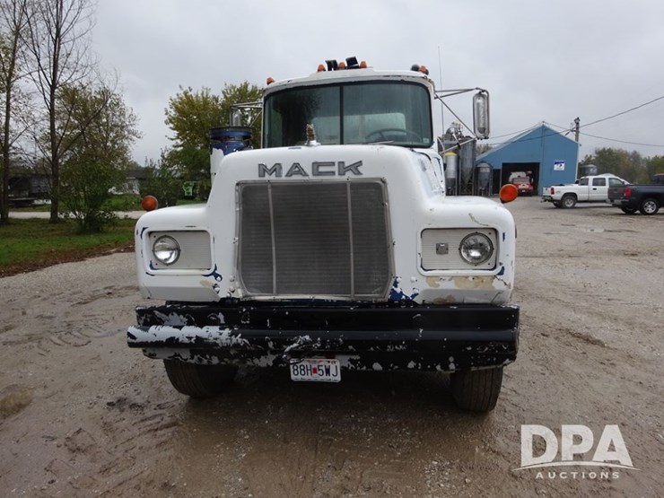 mack-r686st-image-5