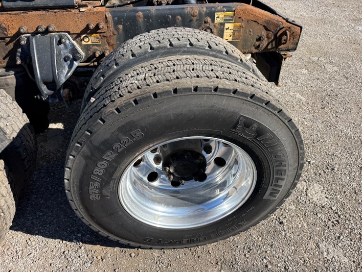 2015-peterbilt-579-image-8