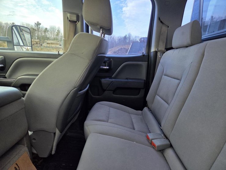 2015-chevrolet-silverado-2500hd-image-44