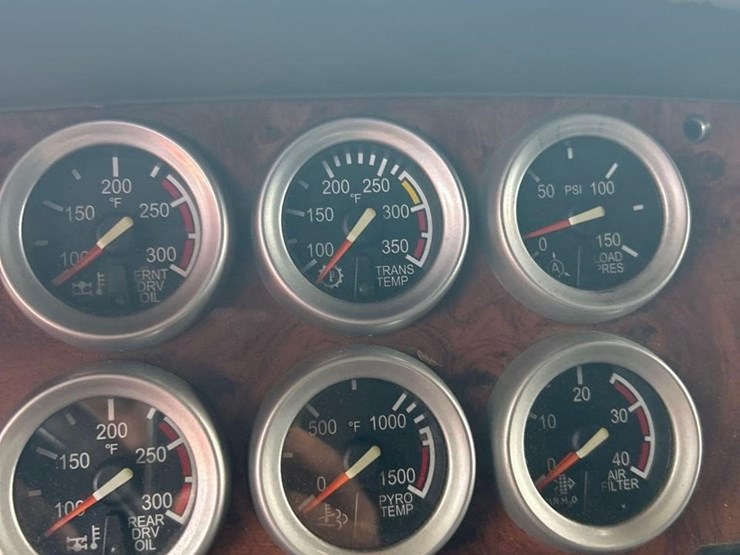 peterbilt-384-image-45