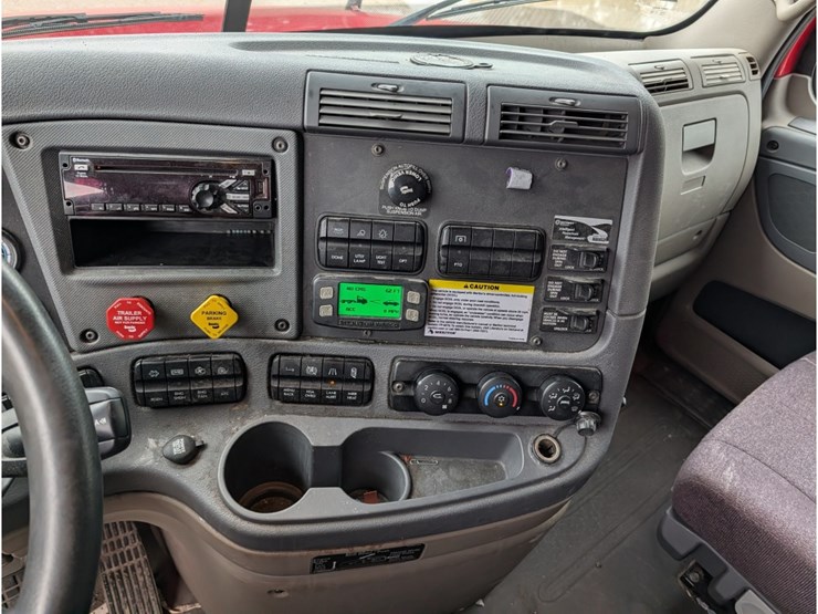 freightliner-cascadia-125-image-29