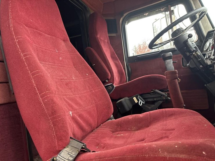 1988-peterbilt-377-image-34