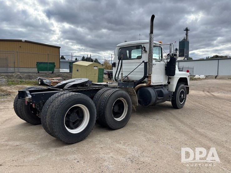 mack-r686st-image-13