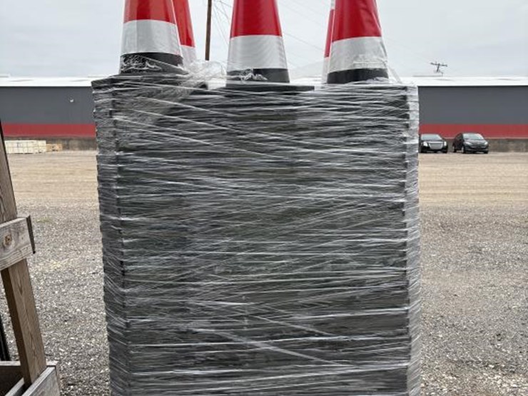 #111-•-(250)-irstc-safety-traffic-cones-image-4