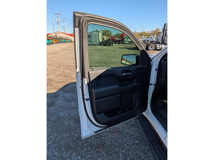 2022-chevrolet-1500-image-17