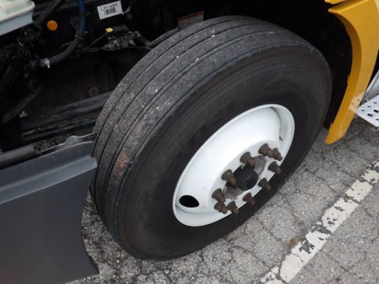 2020-freightliner-cascadia-126-image-21