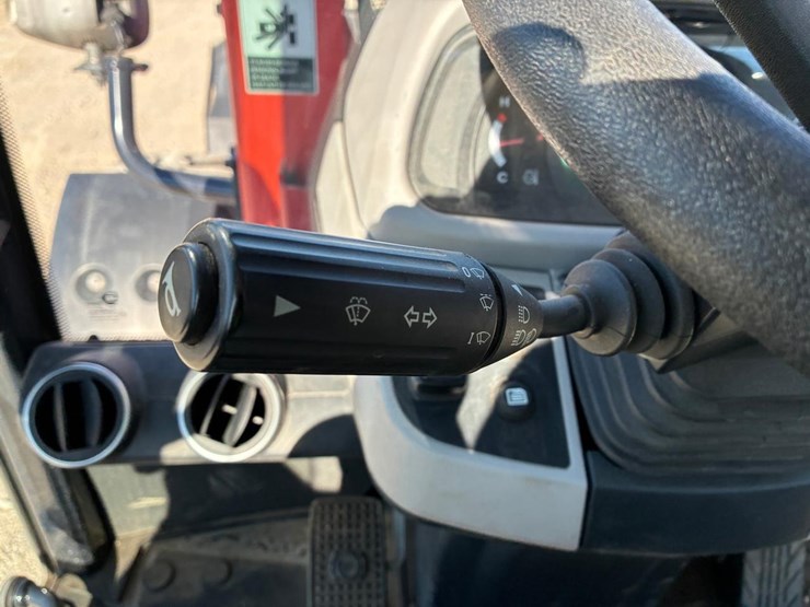 2022-kubota-r640-image-25