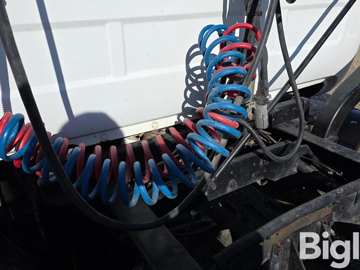 mack-r688st-image-17