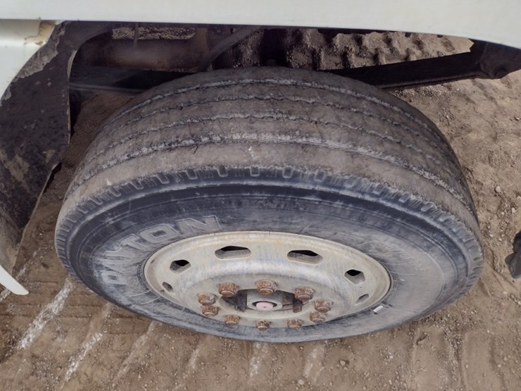 freightliner-fl70-image-16