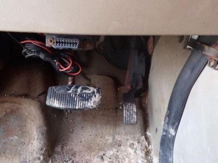 2010-ford-e350-xlt-image-26