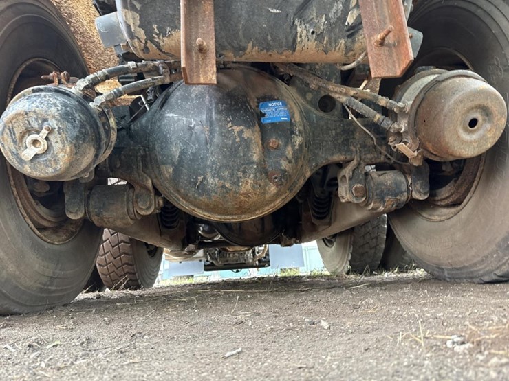 2005-peterbilt-320-image-52