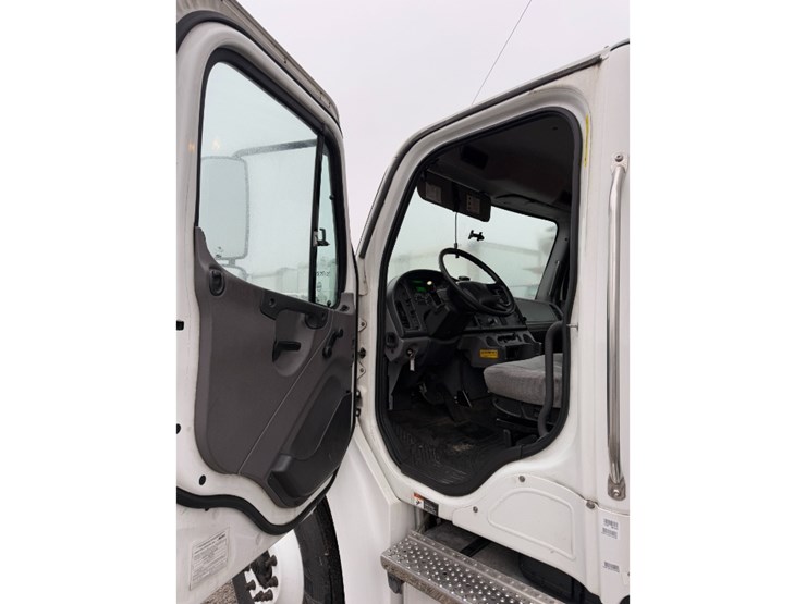 freightliner-m2-106-image-16