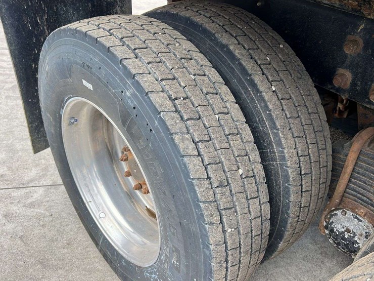 2018-mack-gu-granite-6-axle-dump-truck-image-18