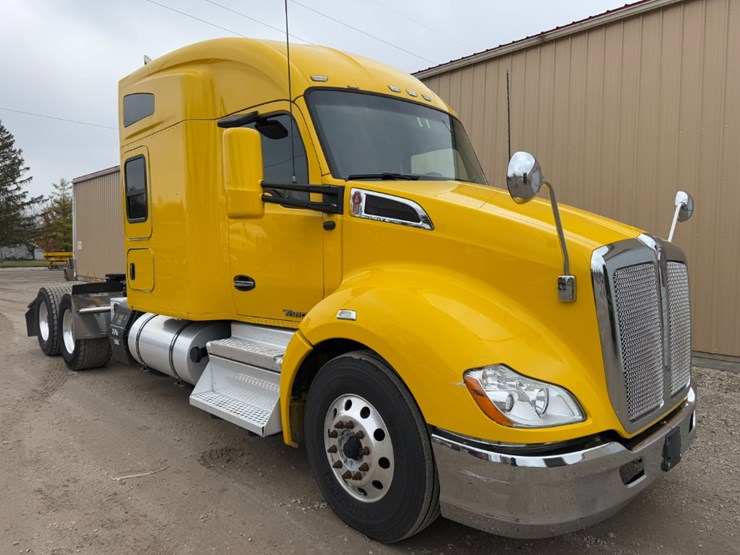 2019-kenworth-t680-image-1