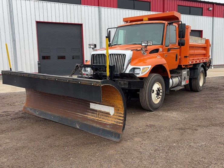 2004-international-7400-image-1