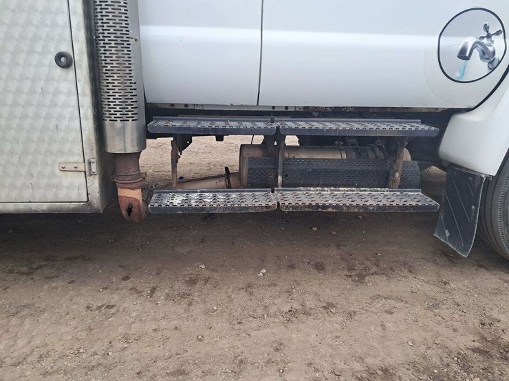 2009-ford-f750-image-10