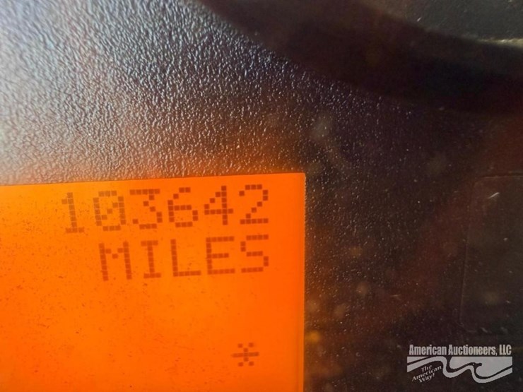 2010-international-7300-image-4