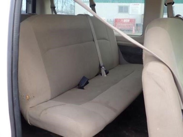 2010-ford-e350-xlt-image-38