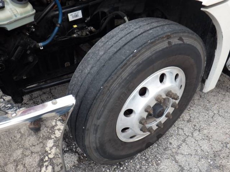 2020-freightliner-cascadia-126-image-19