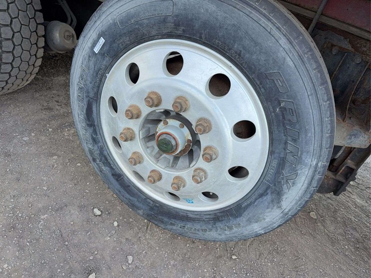 2004-peterbilt-357-image-15