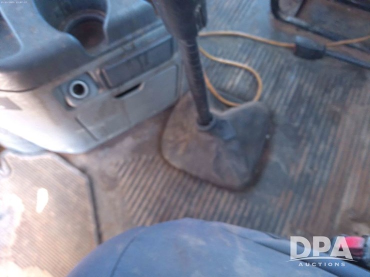 2007-freightliner-columbia-112-image-29