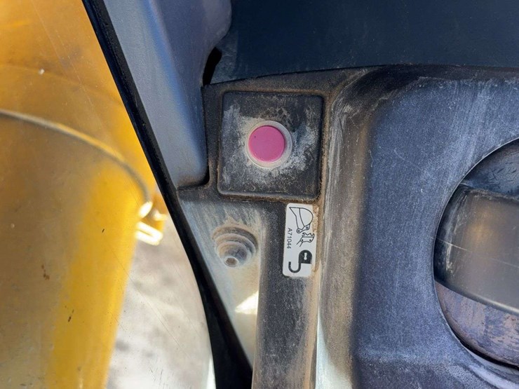 komatsu-pc210-lc-10-image-74