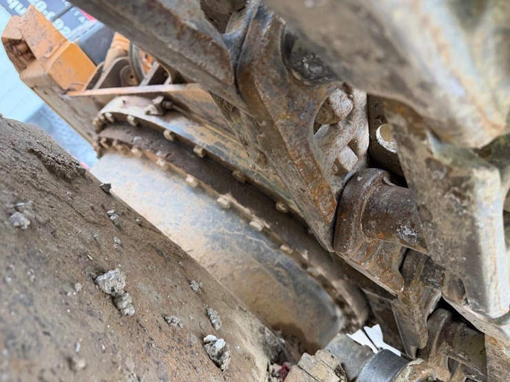 case-cx160b-image-14