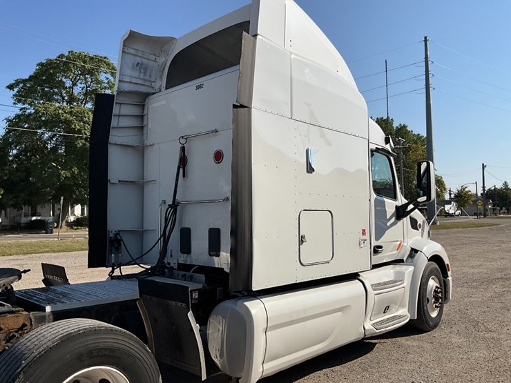 2014-peterbilt-579-image-8
