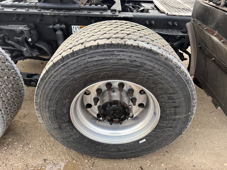 2020-kenworth-t680-image-13