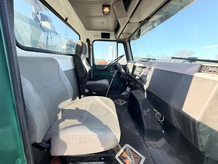 international-4700-image-53