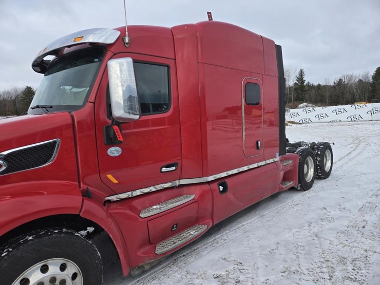 2017-peterbilt-579-image-12