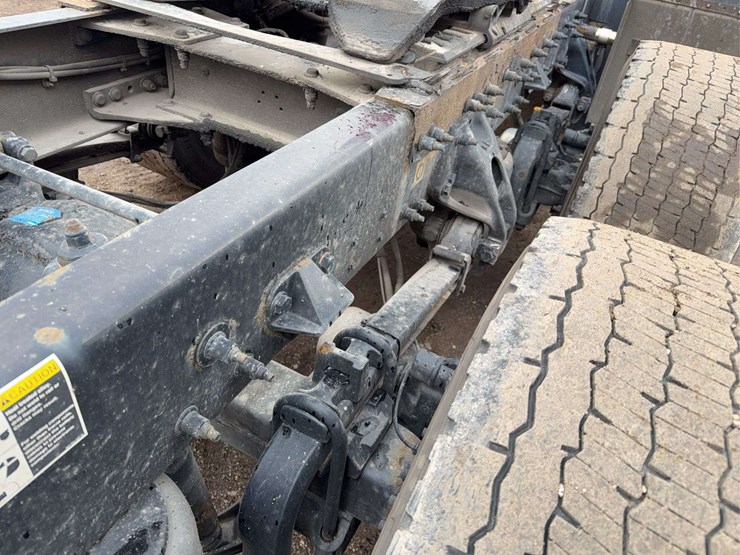 2019-peterbilt-579-image-21