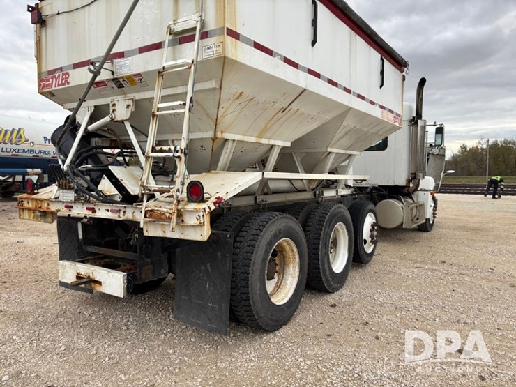 freightliner-fld112-image-58