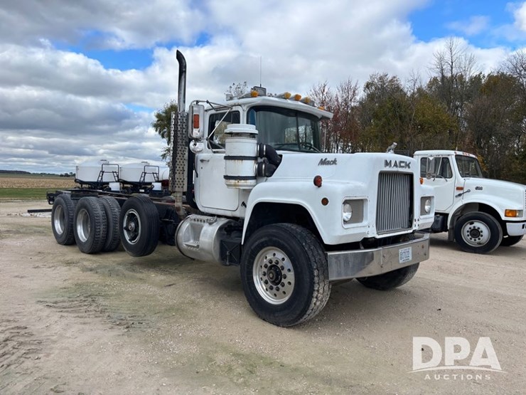 1986-mack-rd686-image-1