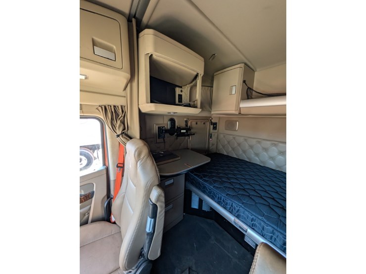 2017-kenworth-t680-image-24