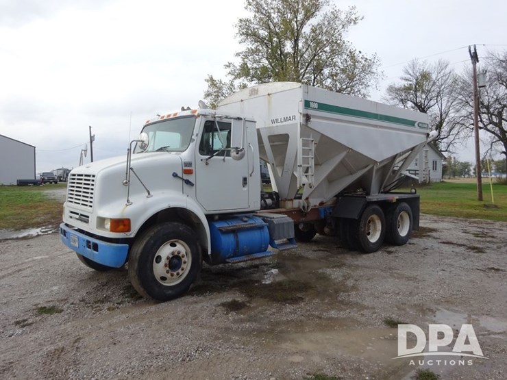 2003-international-8100-image-1